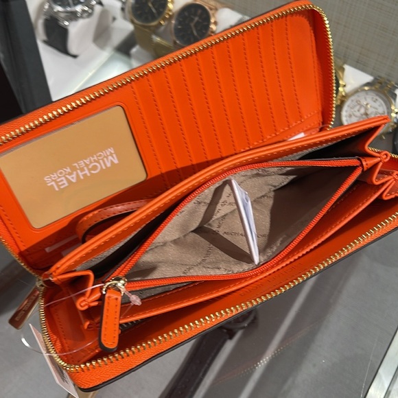 MICHAEL KORS JST
Leather Continental Wristlet Phone Case Wallet
Poppy
NWT - Picture 8 of 16